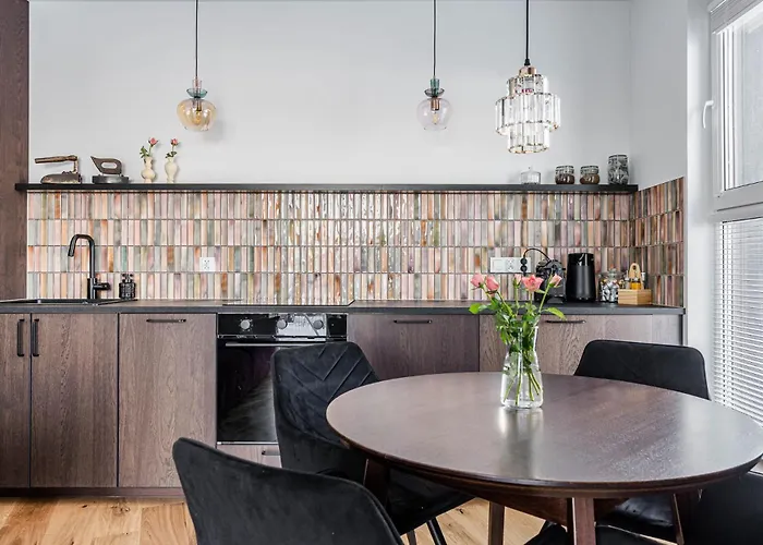 Mirror Garden - Private Garden, 15 Min To Old Town & Apartament