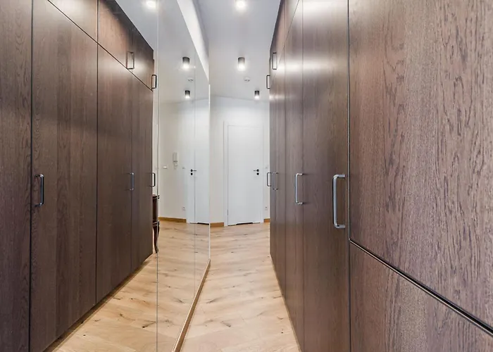 Mirror Garden - Private Garden, 15 Min To Old Town & Apartament