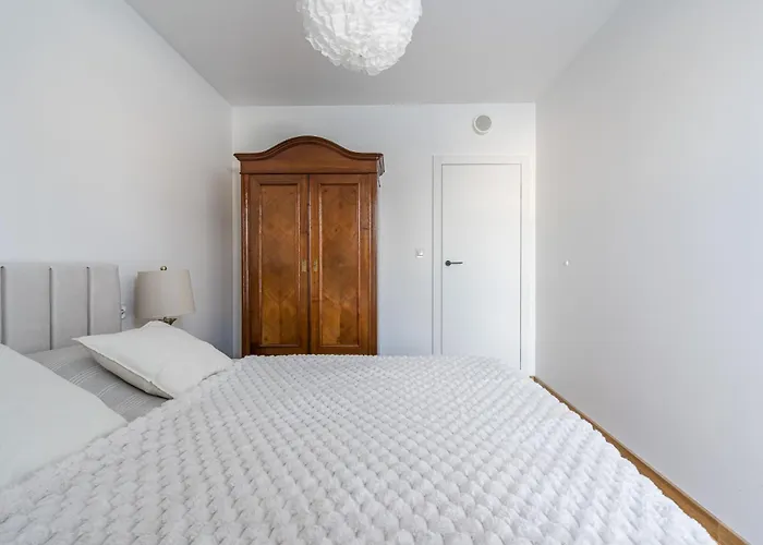 Mirror Garden - Private Garden, 15 Min To Old Town & Apartament Gdańsk