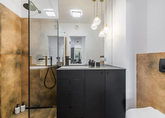 Mirror Garden - Private Garden, 15 Min To Old Town & Apartament *