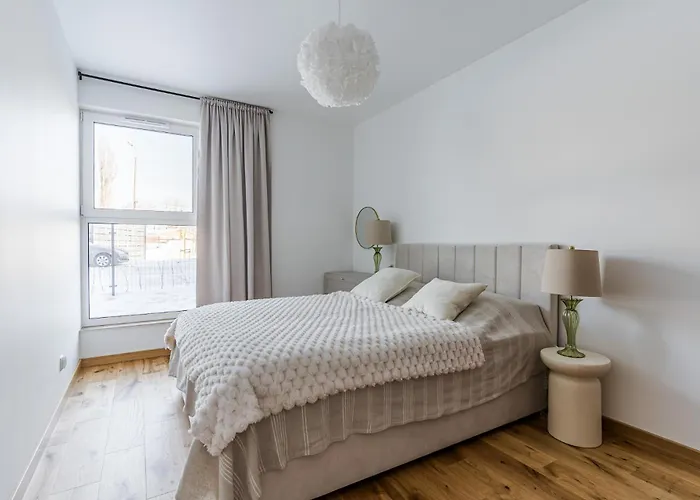 Apartment Mirror Garden - Private Garden, 15 Min To Old Town & Gdansk